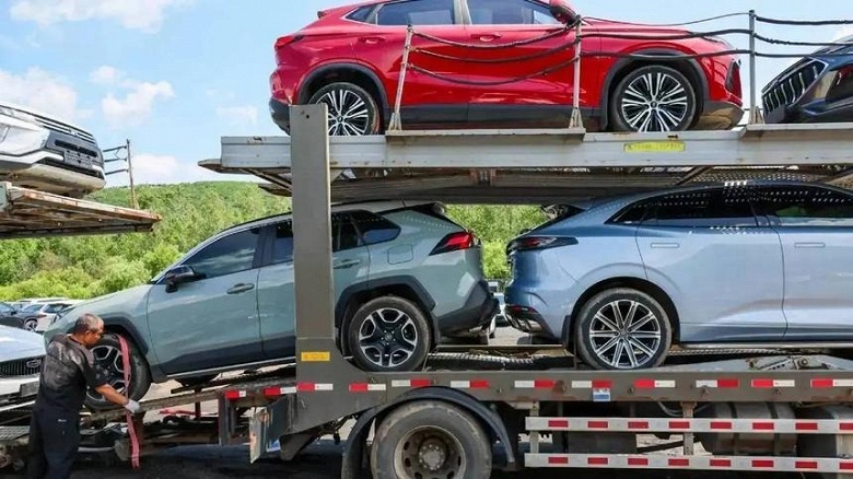 Toyota Camry в России будет почти в 2,5 раза дороже, чем в мире, а сбор на Hyundai Palisade вырастет с 5400 до 1,5 млн рублей, по оценке НАС и «Автостата» - 1 Toyota Camry в России будет почти в 2,5 раза дороже, чем в мире, а сбор на Hyundai Palisade вырастет с 5400 до 1,5 млн рублей, по оценке НАС и «Автостата»