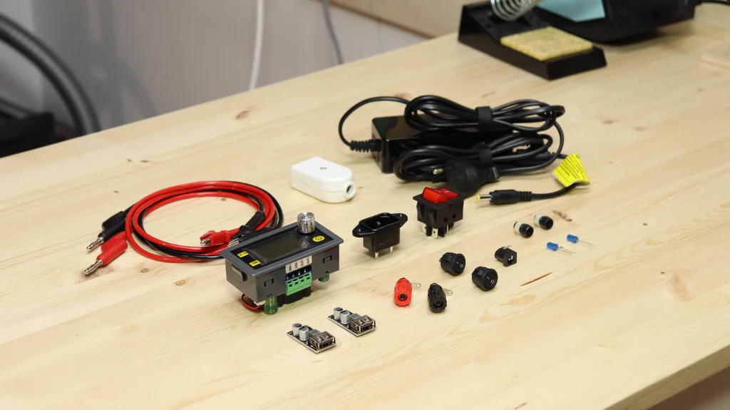 Лабораторный блок питания с плавной регулировкой, цифровым дисплеем и дополнительными выходами USB - 2