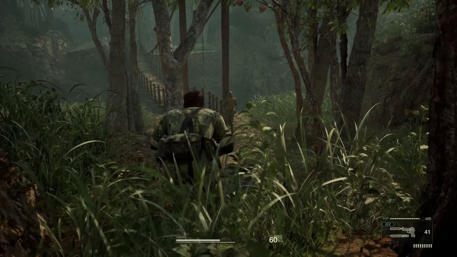 Metal Gear Solid Delta (2025) — ремейк сохранил традицию, и Снейк по-прежнему невидим в зарослях для врагов, даже если его там прекрасно видно