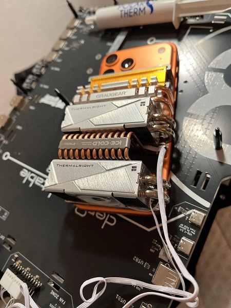 iPhone 17 Pro оснастили пятью системами охлаждения для SSD, и это дало результат - 2 iPhone 17 Pro оснастили пятью системами охлаждения для SSD, и это дало результат