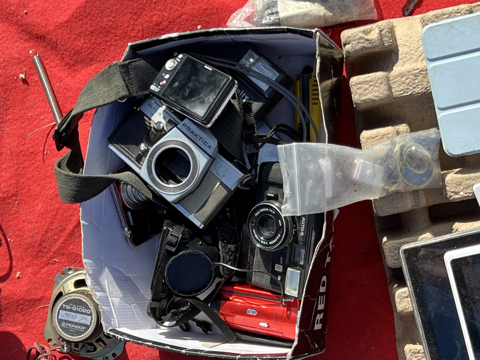 Воскресная барахолка под Валенсией: винтажная аудиотехника, ноутбуки и много чего ещё - 11 Воскресная барахолка под Валенсией: винтажная аудиотехника, ноутбуки и много чего ещё - 11