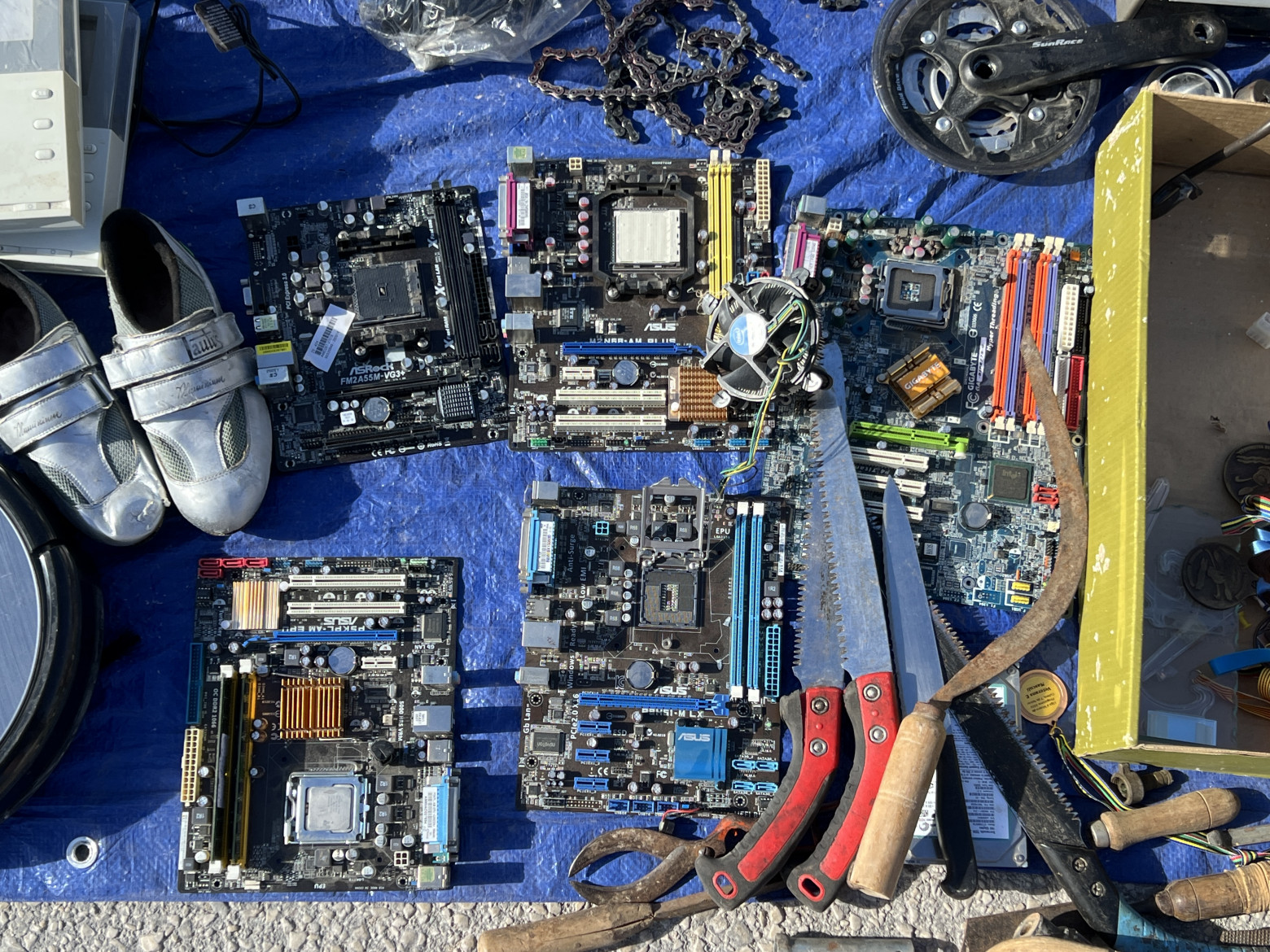 Воскресная барахолка под Валенсией: винтажная аудиотехника, ноутбуки и много чего ещё - 22 Воскресная барахолка под Валенсией: винтажная аудиотехника, ноутбуки и много чего ещё - 22