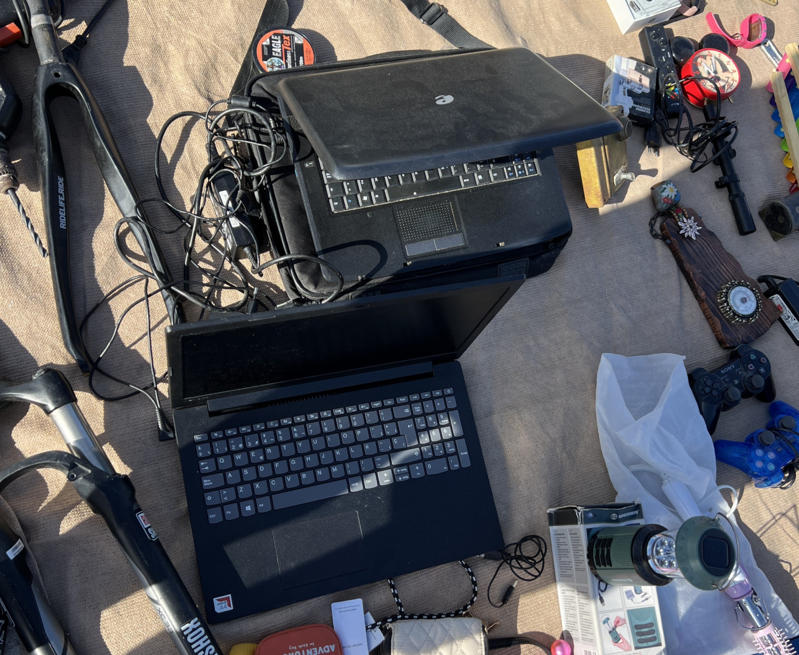 Воскресная барахолка под Валенсией: винтажная аудиотехника, ноутбуки и много чего ещё - 26 Воскресная барахолка под Валенсией: винтажная аудиотехника, ноутбуки и много чего ещё - 26