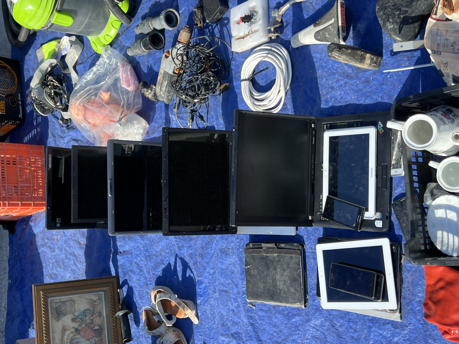 Воскресная барахолка под Валенсией: винтажная аудиотехника, ноутбуки и много чего ещё - 27 Воскресная барахолка под Валенсией: винтажная аудиотехника, ноутбуки и много чего ещё - 27