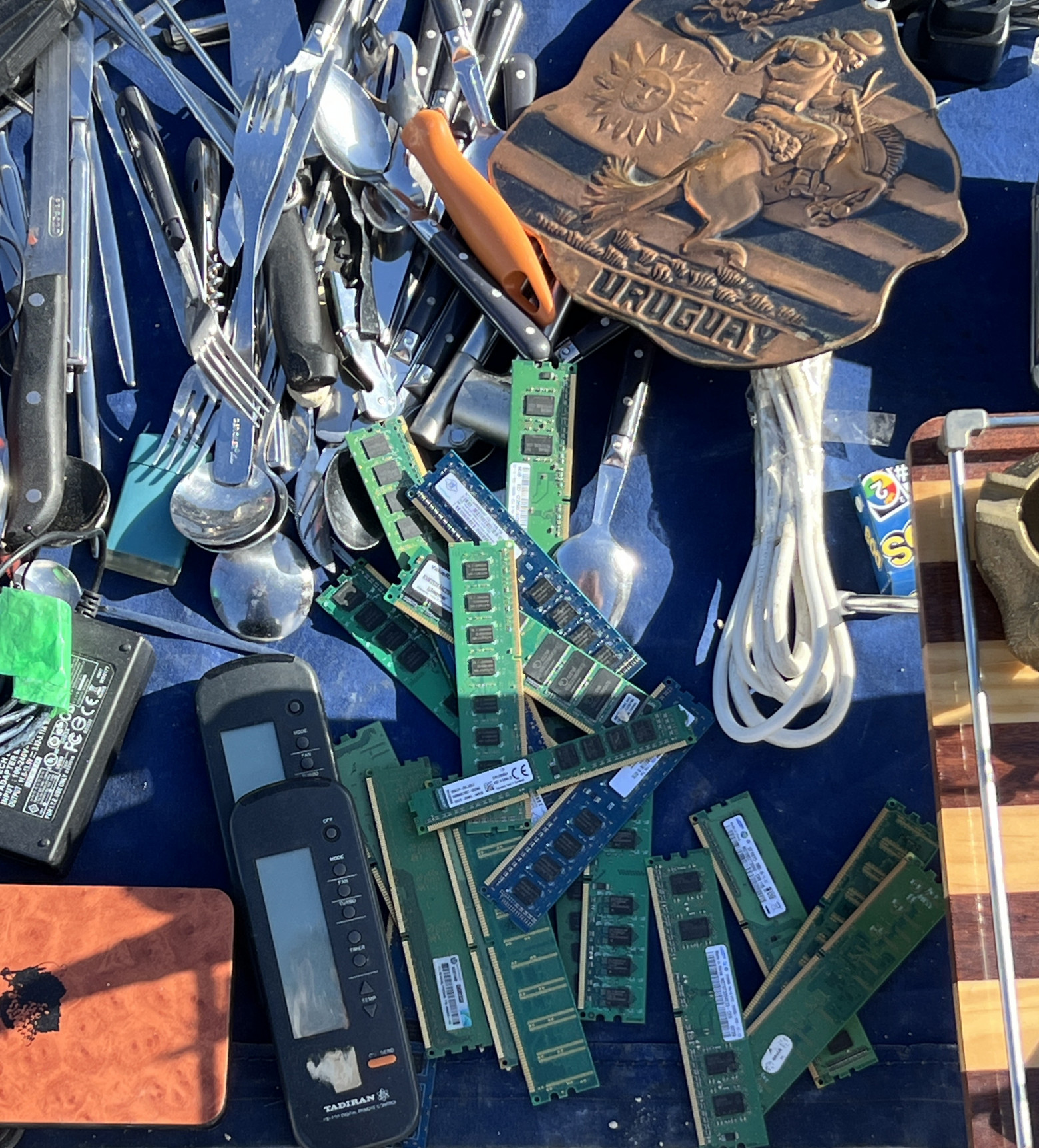 Воскресная барахолка под Валенсией: винтажная аудиотехника, ноутбуки и много чего ещё - 6 Воскресная барахолка под Валенсией: винтажная аудиотехника, ноутбуки и много чего ещё - 6