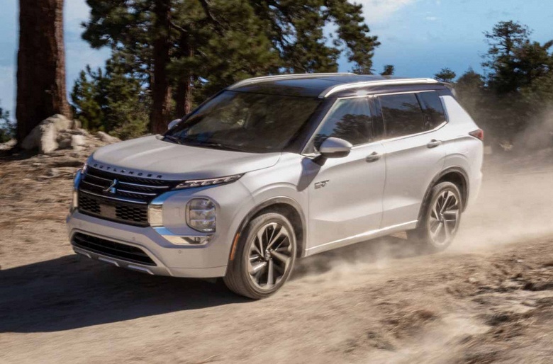 Outlander по-прежнему с Mitsubishi в России: компания продлила патент на торговую марку Outlander - 1 Outlander по-прежнему с Mitsubishi в России: компания продлила патент на торговую марку Outlander