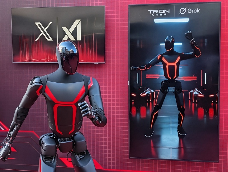 Представлена новая версия Tesla Optimus. Робот показал боевые навыки Джареду Лето - 1 Представлена новая версия Tesla Optimus. Робот показал боевые навыки Джареду Лето