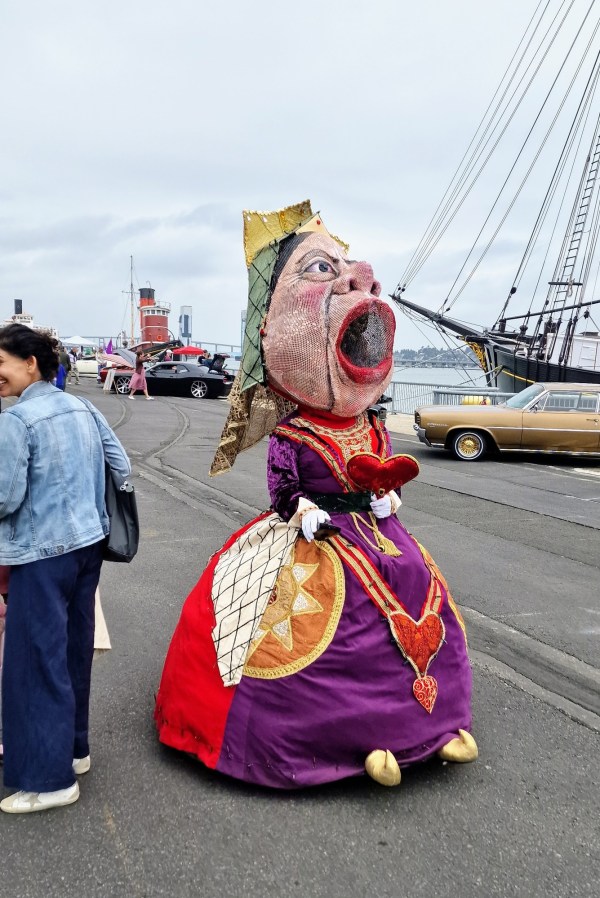 Роботы из «Звездных Войн» на заброшенной военной базе в Вальехо — фоторепортаж - 12
