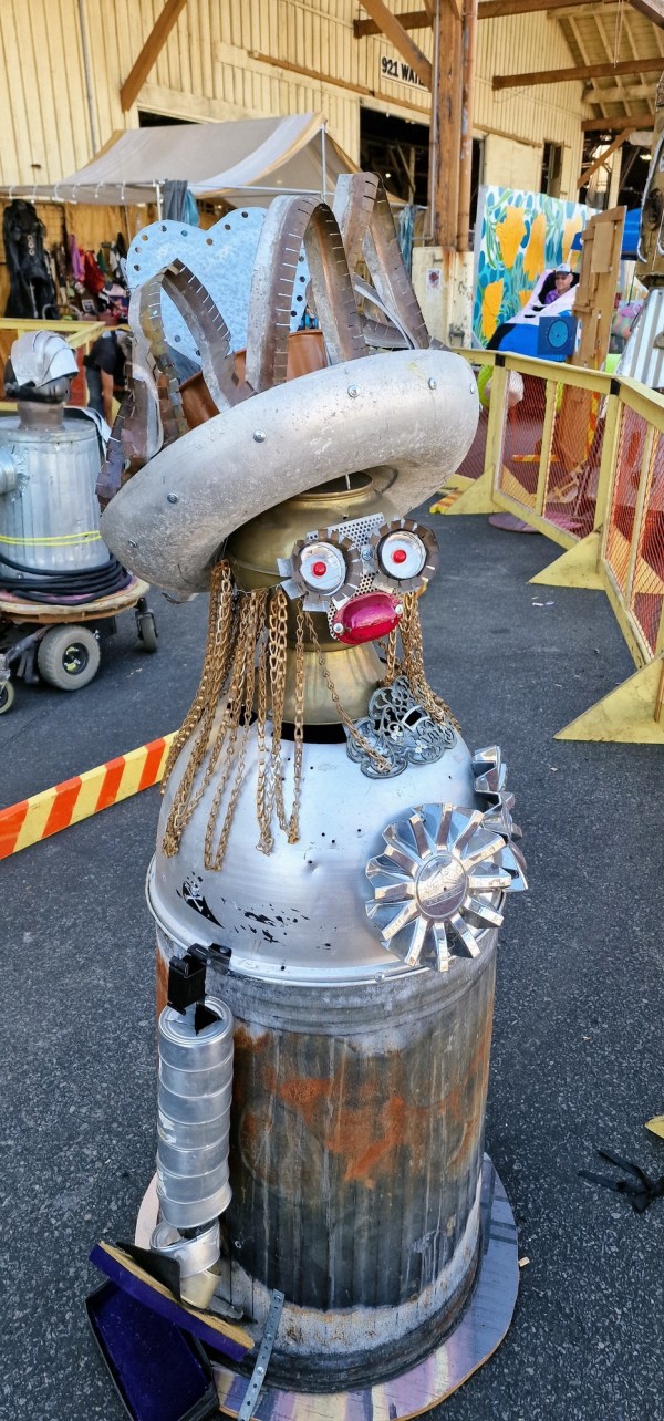 Роботы из «Звездных Войн» на заброшенной военной базе в Вальехо — фоторепортаж - 4