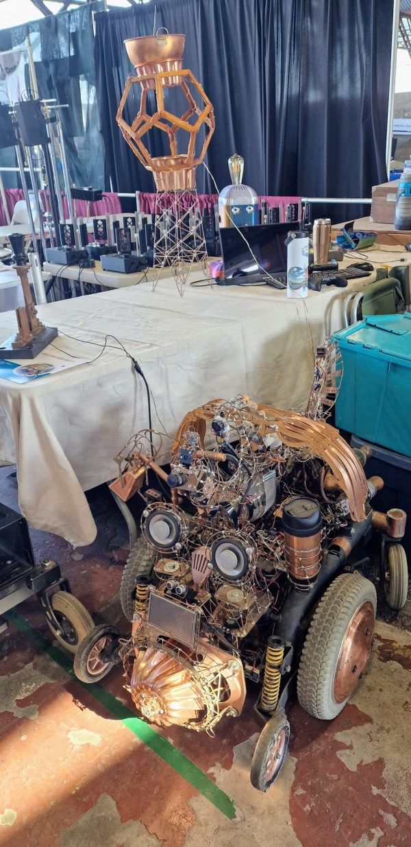 Роботы из «Звездных Войн» на заброшенной военной базе в Вальехо — фоторепортаж - 6