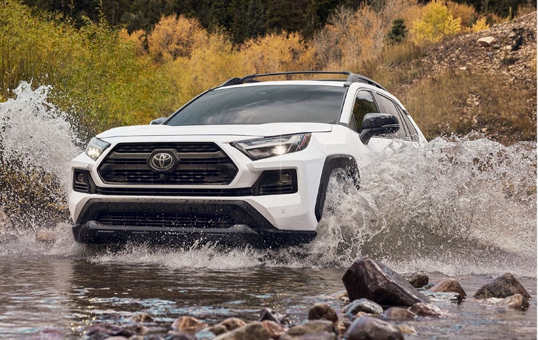 Россияне массово скупают подержанные автомобили из Китая. Самые популярные модели &mdash; Toyota Corolla, Toyota RAV4 и Honda Breeze