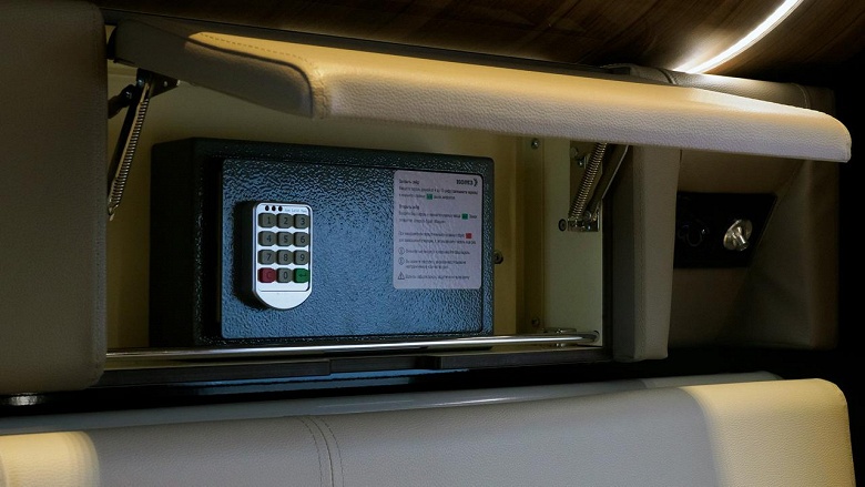 Двухметровые кровати, душ, экраны и USB-разъёмы: на российские железные дороги вышли новые вагоны СВ 