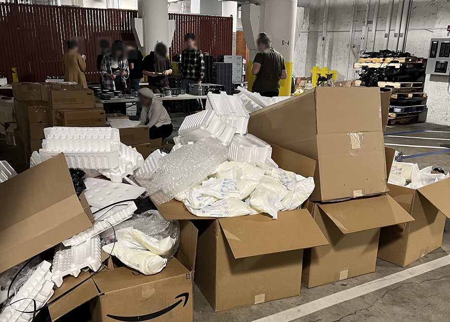 Люди на жёсткой дискотеке! 