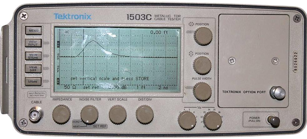 Рис. 59. Рефлектометр Tektronix 1503C (источник)