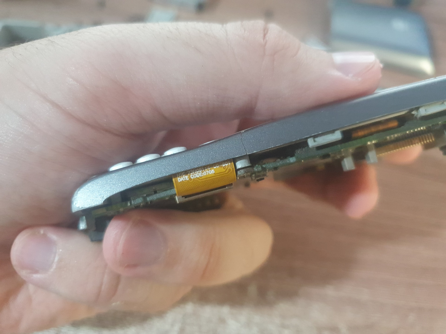 HTC... Ну мало-ли, в те годы они были крупным ODM и OEM-производителем, может Palm Treo просто собирали на их заводах?!