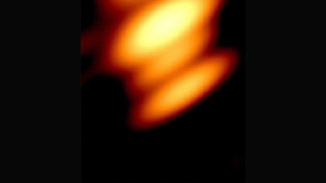 Астрономы впервые получили изображение двух сверхмассивных чёрных дыр, вращающихся друг вокруг друга