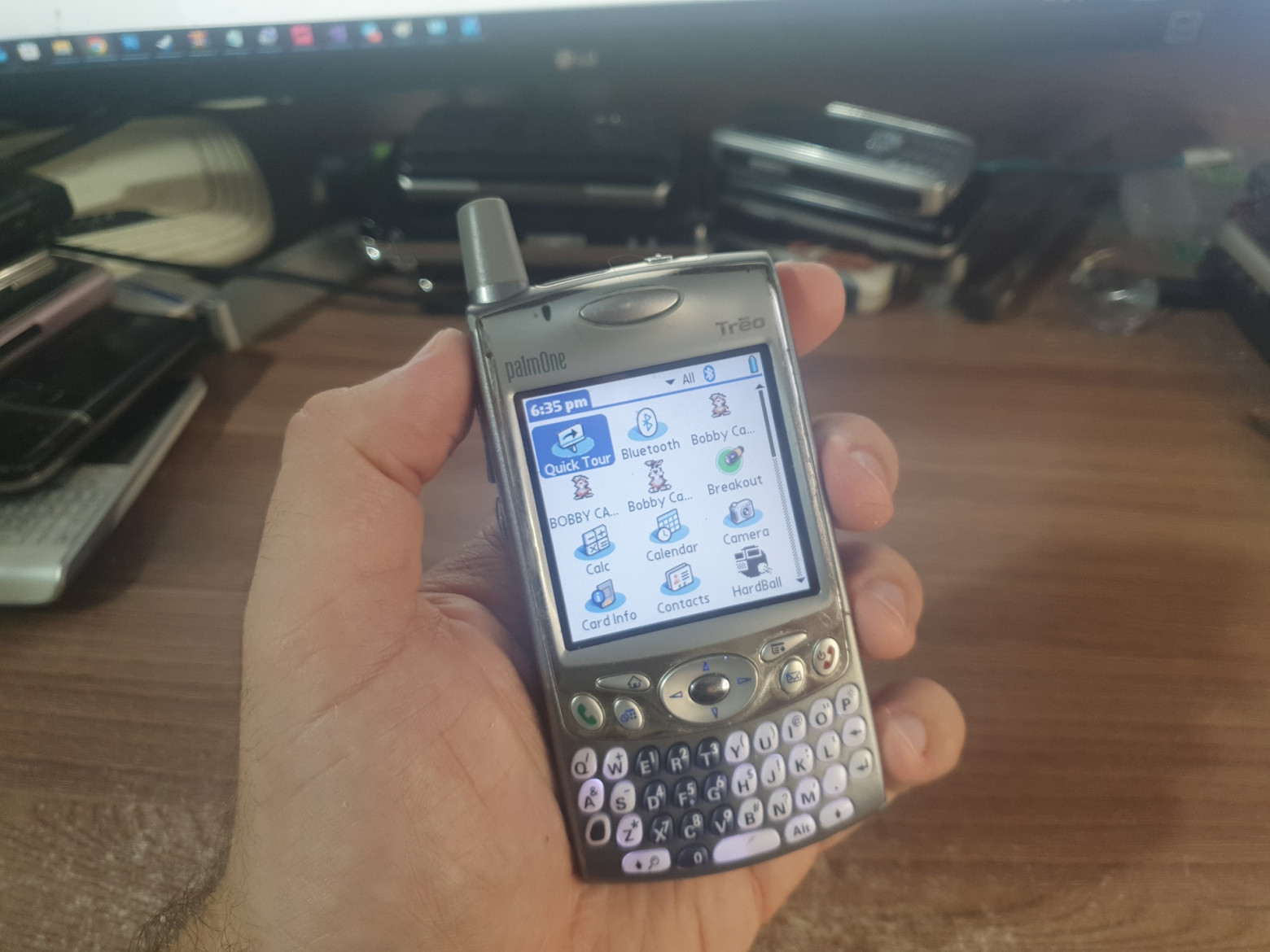 Рабочий стол был у меня на Treo 650, но почему-то его нет на 650...