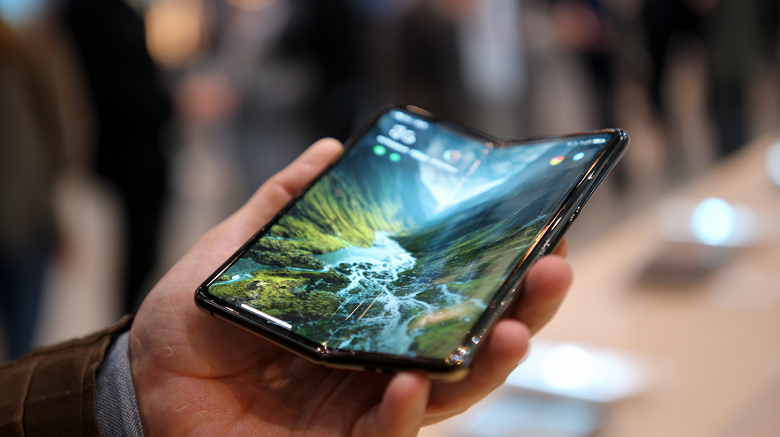 Первый складной iPhone может оказаться дешевле, чем ожидалось: дело не в дешёвых материалах, а в «оптимизации конструкции» - 1 Первый складной iPhone может оказаться дешевле, чем ожидалось: дело не в дешёвых материалах, а в «оптимизации конструкции»