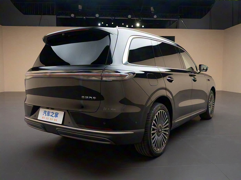 «Убийца» Li Auto L9 от Chery. Флагманский кроссовер Chery Fulwin T11 вышел на рынок: 469 л.с., полный привод и более 1400 км на баке бензина — за 200 тыс. юаней (2,3 млн рублей) - 3 «Убийца» Li Auto L9 от Chery. Флагманский кроссовер Chery Fulwin T11 вышел на рынок: 469 л.с., полный привод и более 1400 км на баке бензина — за 200 тыс. юаней (2,3 млн рублей)