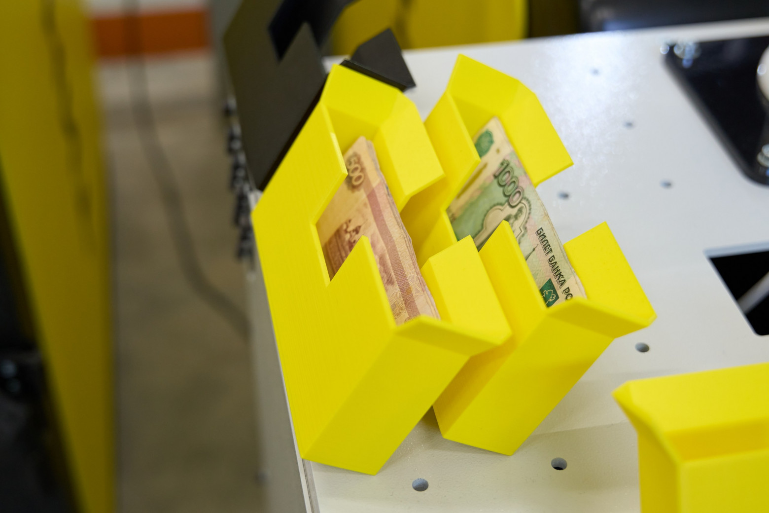 Обновленные лотки для денег