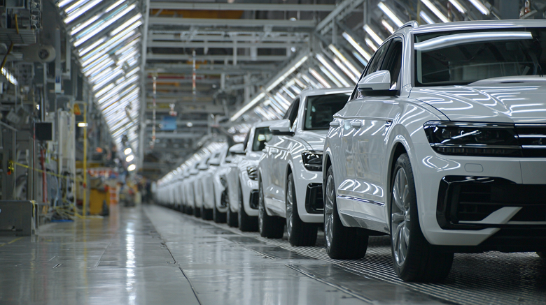 Российское производство двигателя, коробки передач, рулевого управления, тормозной системы, электроники, до 1400 автомобилей в сутки. В Калининграде построят 12 новых заводов. - 1 Российское производство двигателя, коробки передач, рулевого управления, тормозной системы, электроники, до 1400 автомобилей в сутки. В Калининграде построят 12 новых заводов.