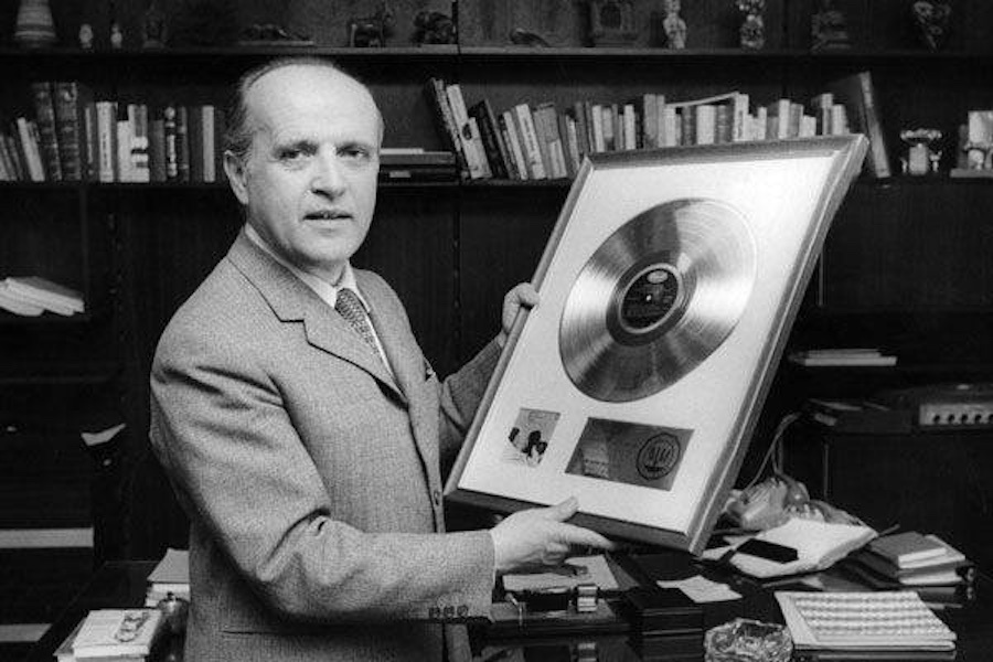 Музыка для советской песни про макароны взята у Нино Роты, крупного итальянского композитора, написавшего в том числе знаменитую тему для «Крёстного отца» и музыку ко многим фильмам Федерико Феллини