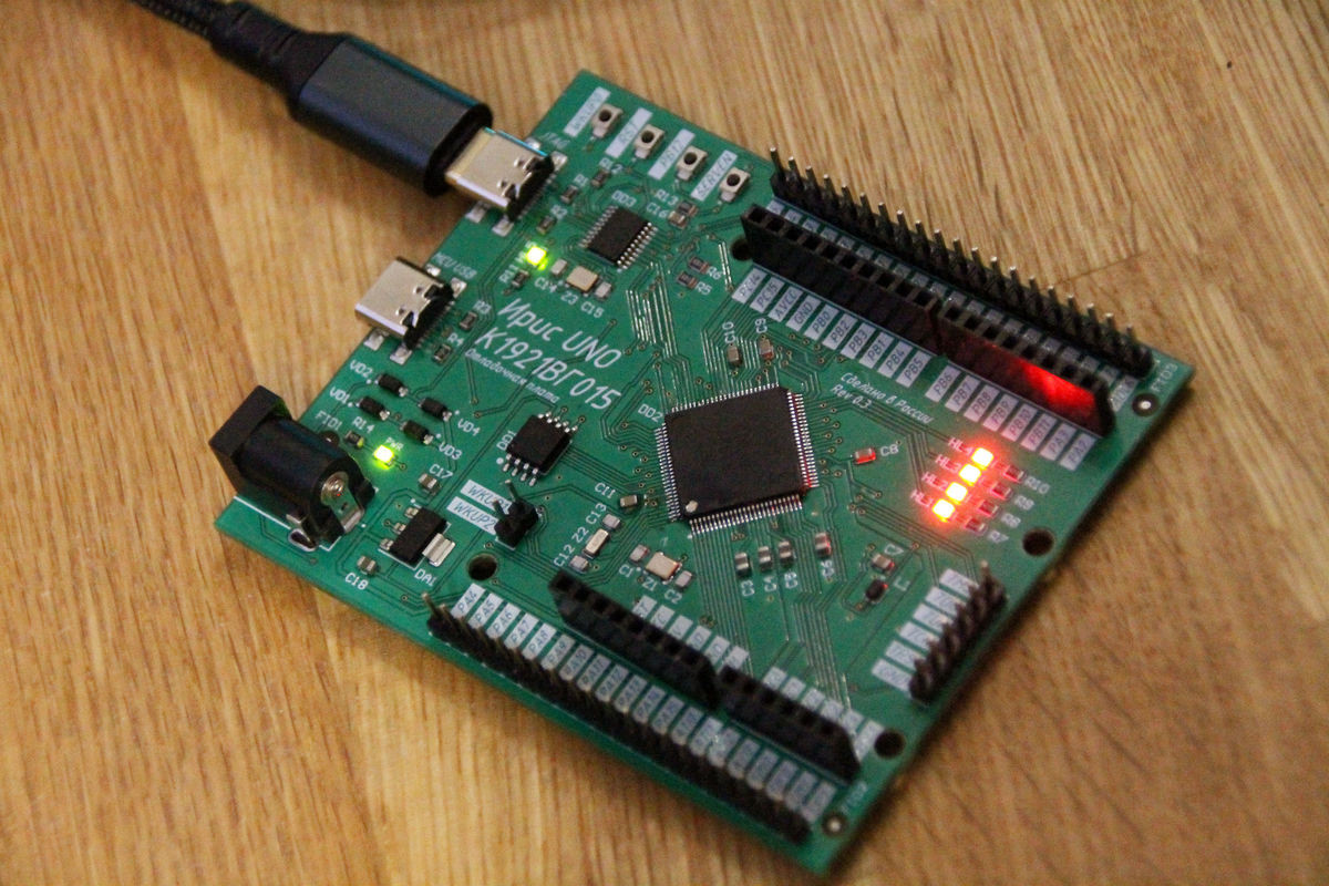 Конечно же моргаем светодиодами