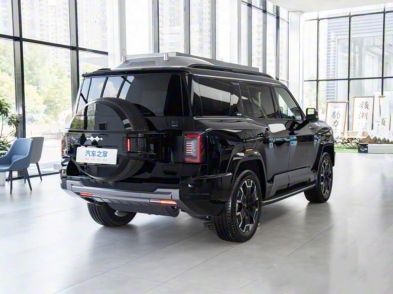 748-сильный полноприводный гибрид с «боевым режимом» для экстремального бездорожья и двухдверным холодильником в салоне. Представлен новый BYD Leopard 8 - 2 748-сильный полноприводный гибрид с «боевым режимом» для экстремального бездорожья и двухдверным холодильником в салоне. Представлен новый BYD Leopard 8