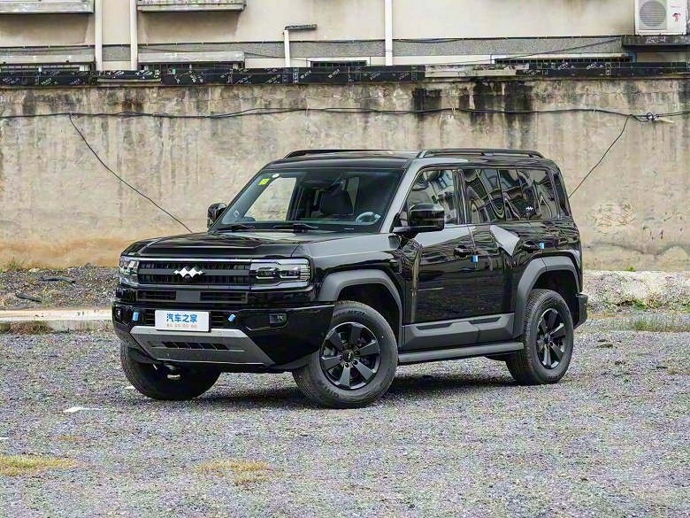 Land Cruiser, в сторону. Представлен BYD Leopard 5 Long Range Edition: 687 л.с., полный привод, интеллектуальная подвеска и до 1310 км на баке бензина — недорого