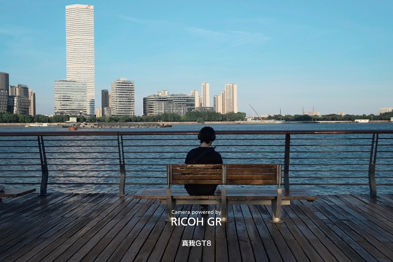 «Флагман уличной фотографии» с камерой Ricoh GR. Появились фотографии, сделанные на базовый Realme GT8