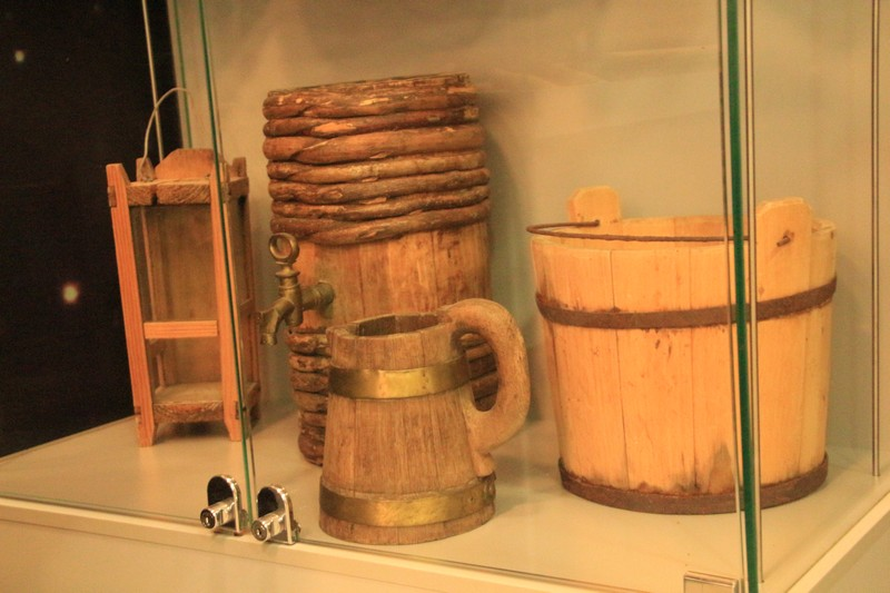 Некоторые из знаменитых ижевских бочек. Экспозиция местного музея.