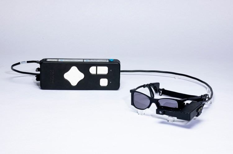 Имплант под сетчатку и умные очки возвращают зрение слепым — 80% успеха в клиническом испытании - 1 Имплант под сетчатку и умные очки возвращают зрение слепым — 80% успеха в клиническом испытании