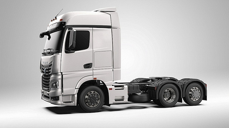 КамАЗ сметает конкурентов: доля компании выросла вдвое за год, в 2025 планируют продать 50 000 грузовиков - 1 КамАЗ сметает конкурентов: доля компании выросла вдвое за год, в 2025 планируют продать 50 000 грузовиков