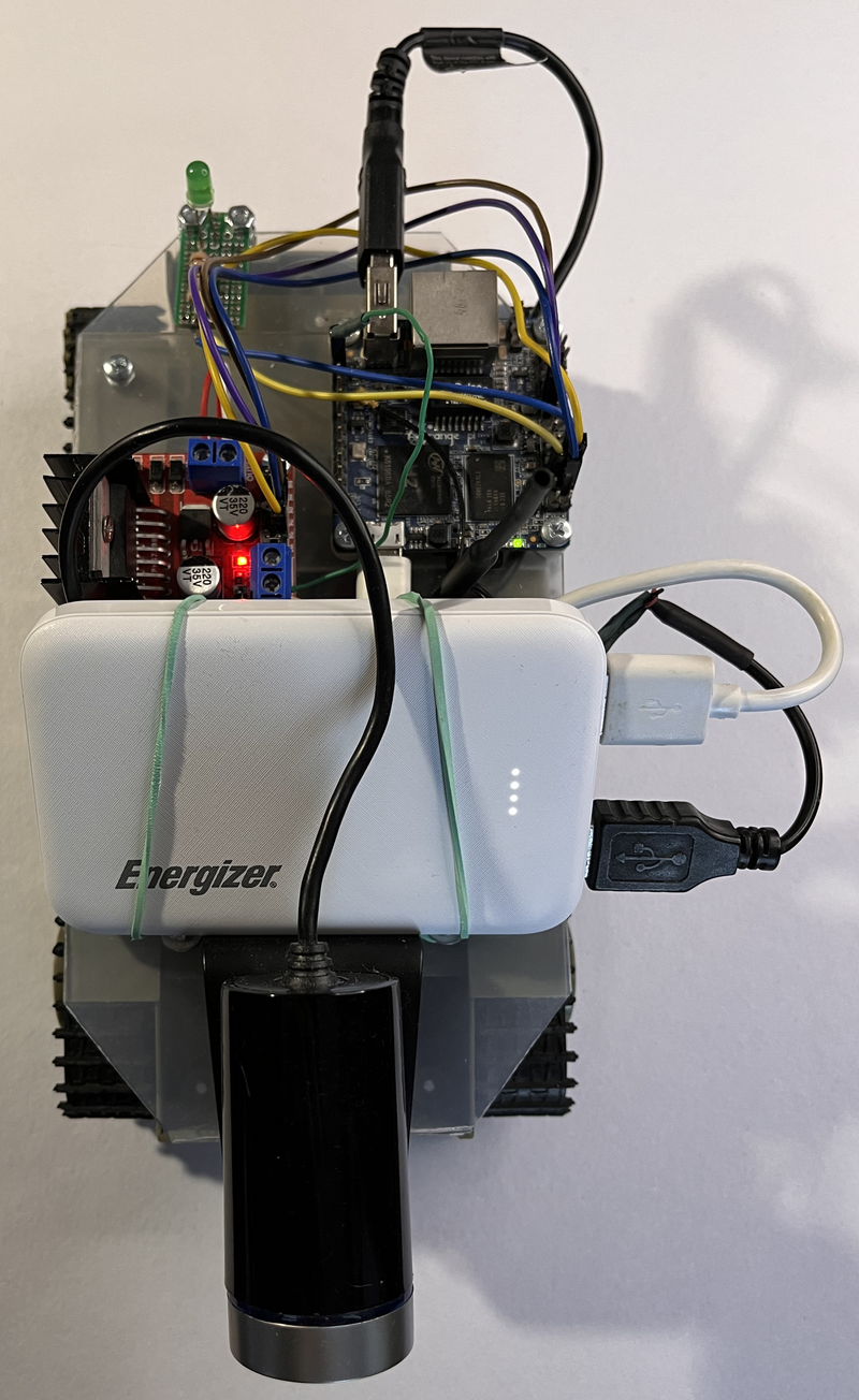 Установленный на робота пауэрбанк 