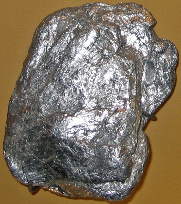 Вот так выглядит молибденит. Источник