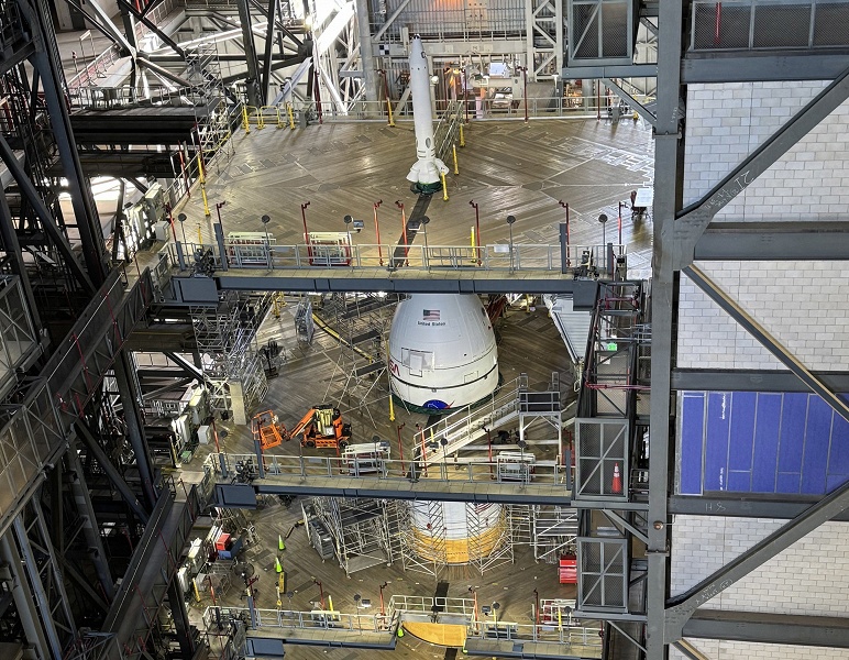 Космический аппарат Orion успешно установлен на ракету SLS - 1 Космический аппарат Orion успешно установлен на ракету SLS