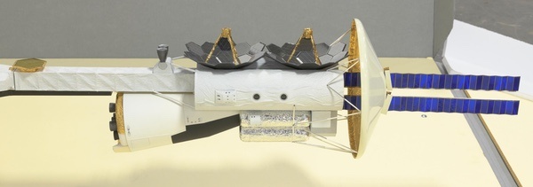 Картер Эммарт построил две модели корабля-циклера. Одну он подарил Национальному музею воздухоплавания и астронавтики. Эта модель включала разрез, показывающий жилые помещения. Изображения: Смитсоновский институт