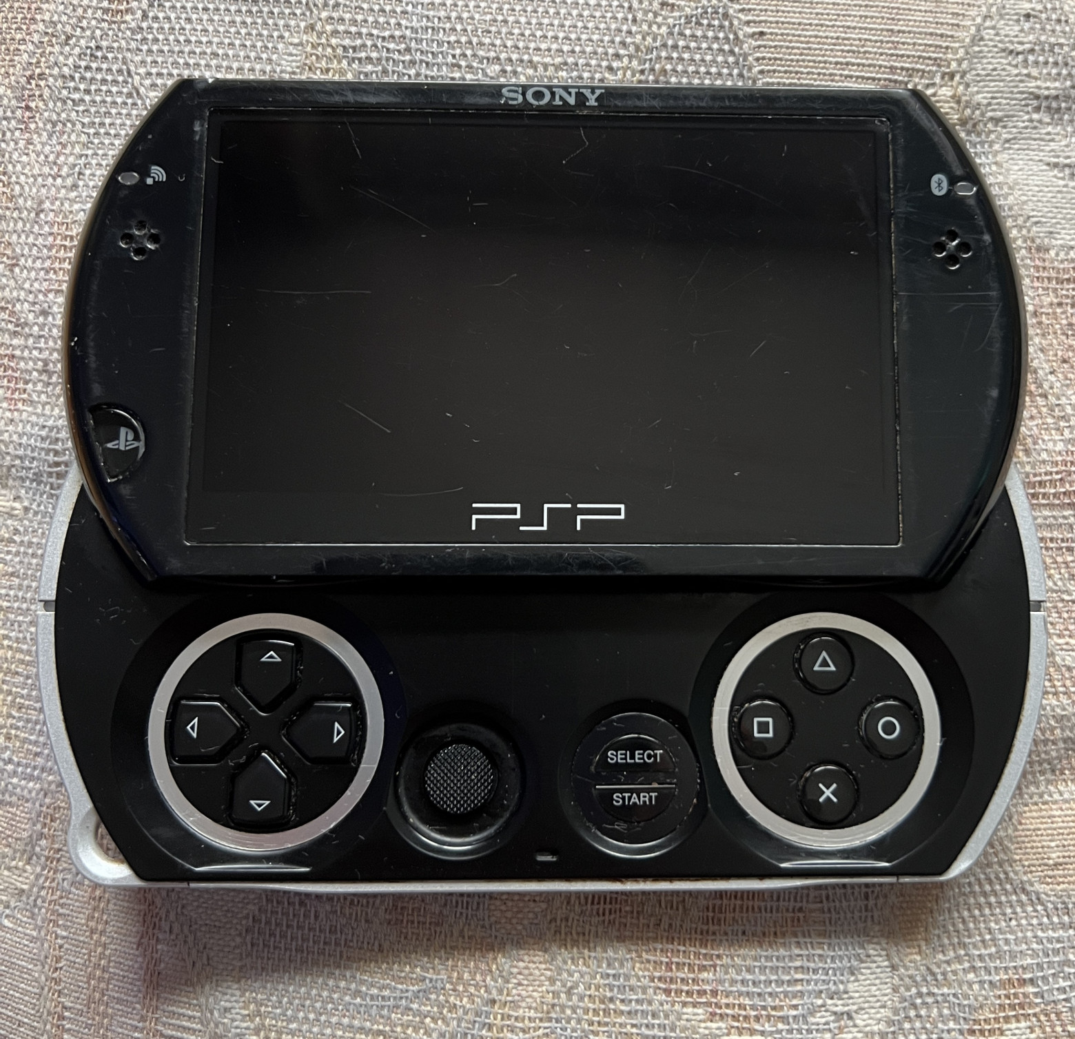 Портативная консоль PSP Go: эксперимент, который не прижился. Смотрим, что внутри - 5