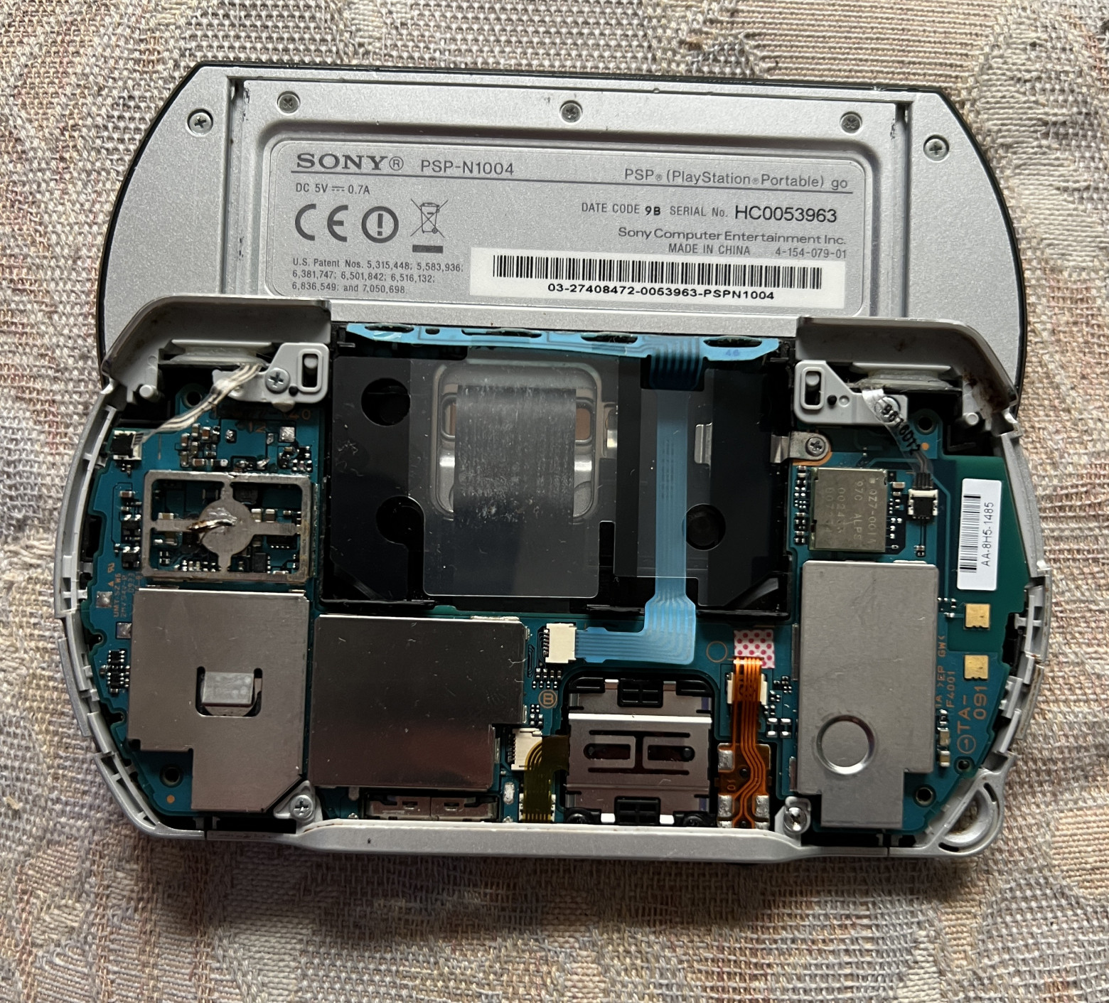 Портативная консоль PSP Go: эксперимент, который не прижился. Смотрим, что внутри - 6