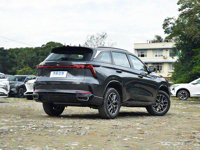У Changan появился кроссовер с 8-ступенчатым «автоматом» Aisin всего за 92 тыс. юаней (1,05 млн рублей). Представлен Changan CS75 Plus Smart Champion Edition - 2 У Changan появился кроссовер с 8-ступенчатым «автоматом» Aisin всего за 92 тыс. юаней (1,05 млн рублей). Представлен Changan CS75 Plus Smart Champion Edition