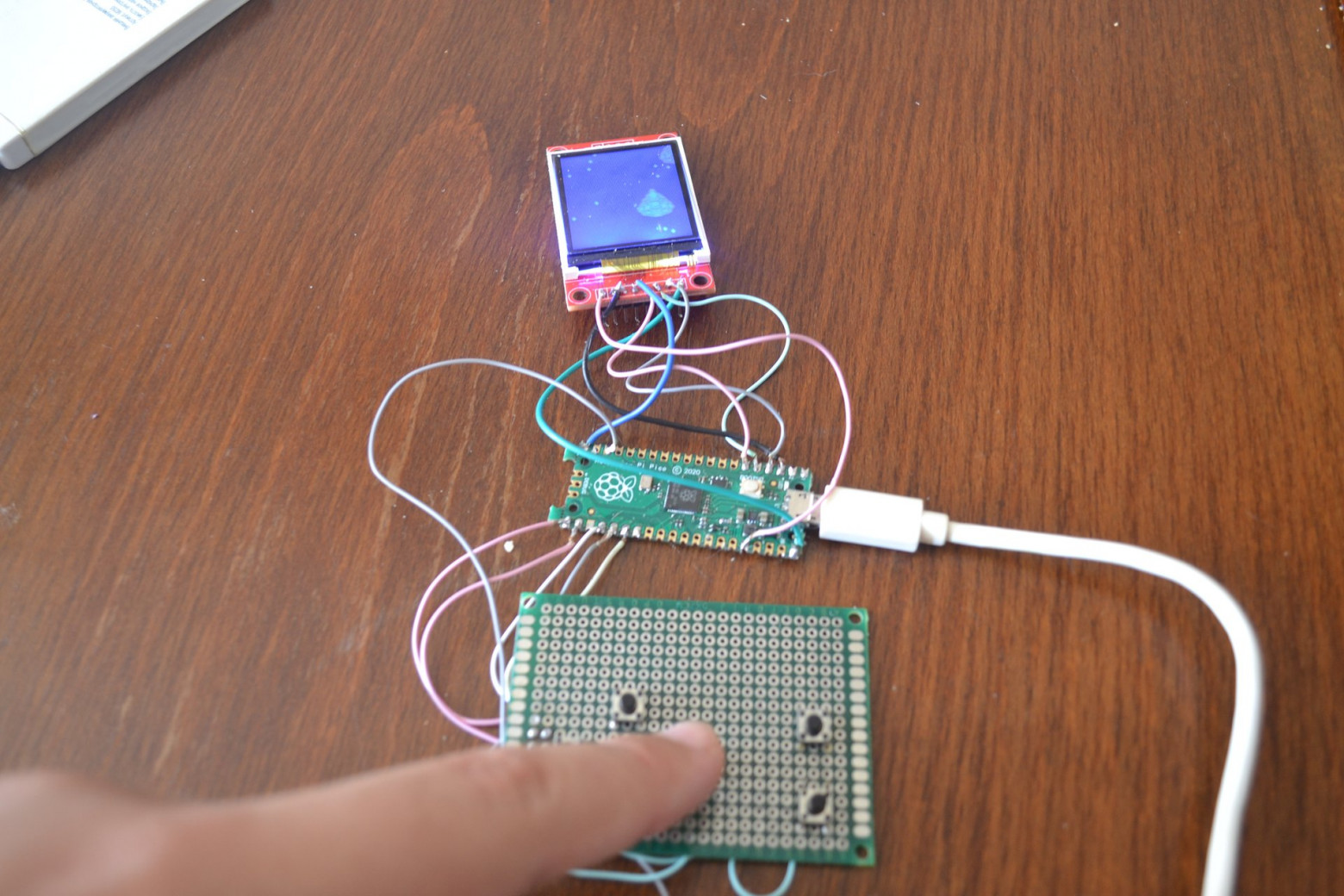 Один из ранних-ранних прототипов, предназначенный для обкатки драйвера дисплея.