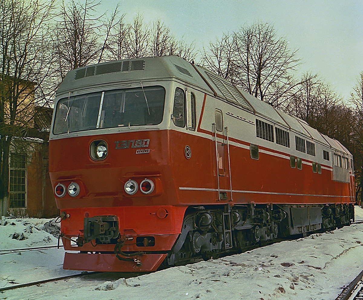 Так выглядел ТЭП80-0001 сразу после постройки, в 1988 г.; вскоре его перекрасили  