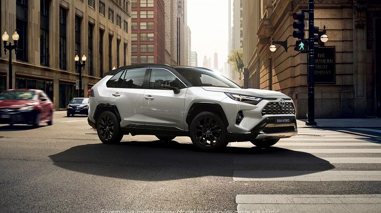 «Рольф» везёт в Россию партию гибридных Toyota RAV4