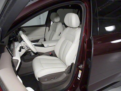 Салон класса люкс с холодильником, 760 л.с., «глаз Бога», 1300 км на баке бензина — всего 300 тыс. юаней (3,8 млн рублей). Представлен роскошный гибрид BYD Denza N8L - 4 Салон класса люкс с холодильником, 760 л.с., «глаз Бога», 1300 км на баке бензина — всего 300 тыс. юаней (3,8 млн рублей). Представлен роскошный гибрид BYD Denza N8L