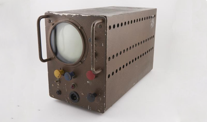 После Второй мировой войны ненужное оборудование шло в дело. Прибор Банни Уоррена, собранный для Неврологического института Бердена в 1946 году