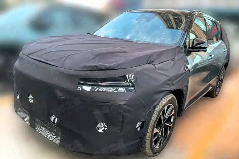 Новый Geely Atlas засняли на фото — он получит новое «лицо» и измененный салон - 2 Новый Geely Atlas засняли на фото — он получит новое «лицо» и измененный салон