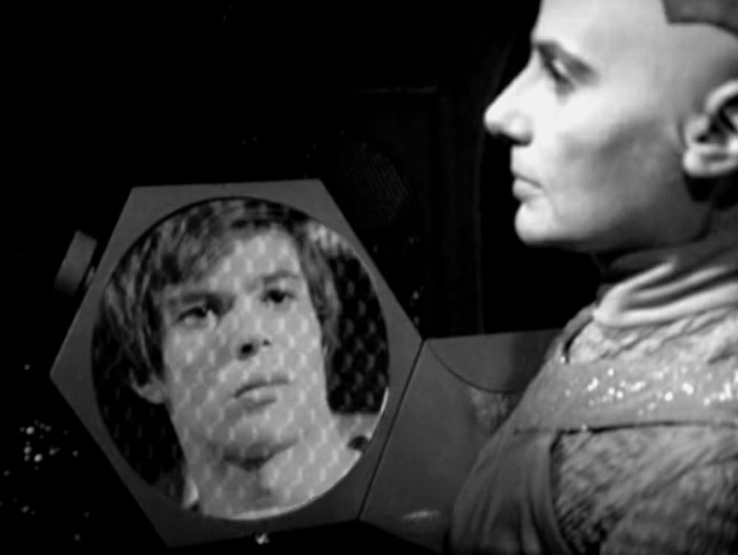 Вашти и Куно общаются через видеосвязь