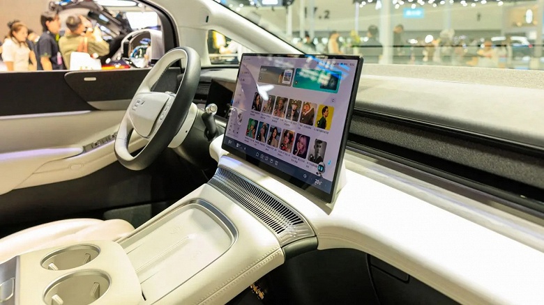 543 л.с., запас хода 650 км, очень богатое оснащение. В России пересмотрели цены на премиальный кроссовер Xpeng G9