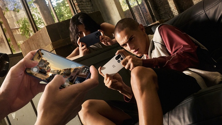 OnePlus выпустит флагман на Snapdragon 8 Gen 5, с экраном 165 Гц и АКБ 8000 мА&middot;ч уже в ноябре. На подходе ещё один смартфон для конкуренции с Redmi Turbo 5