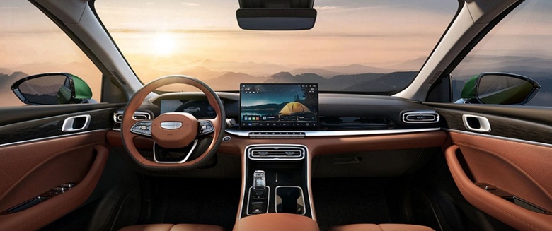 Совершенно новый Geely Emgrand с &laquo;лицом&raquo; Mercedes вышел на рынок в Китае: мощный мотор 180 л.с., салон бизнес-класса и цена всего 81,9 тыс. юаней (930 тыс. рублей)